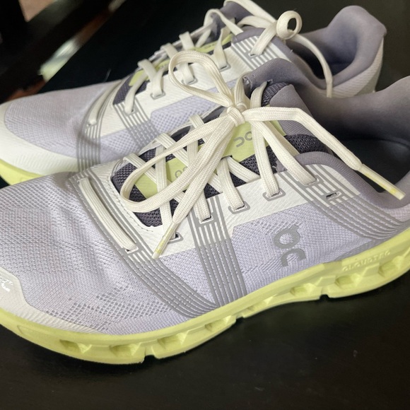 OnCloud Sneakers - Excellent Condition - 8.5 - Picture 1 of 4